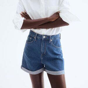 H&M - Cuffed Ultra High-Waist Denim Mom Shorts in Medium Wash